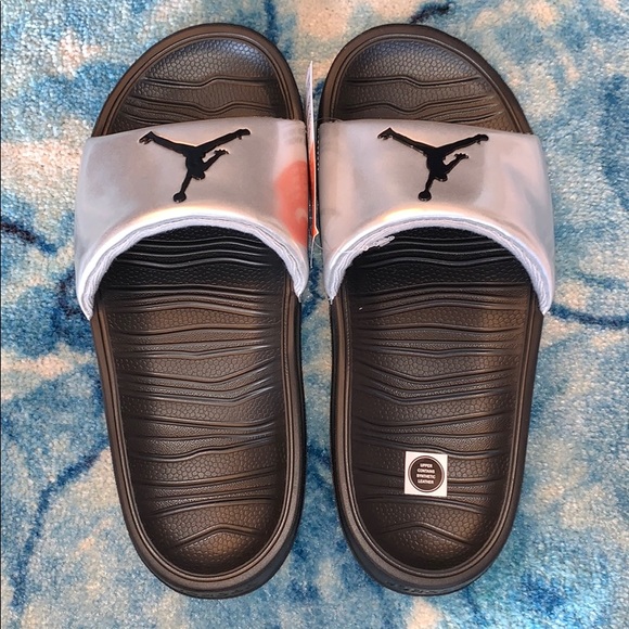 Nike Jordan Break Kids Slides Sandals Silver New - Picture 6 of 7